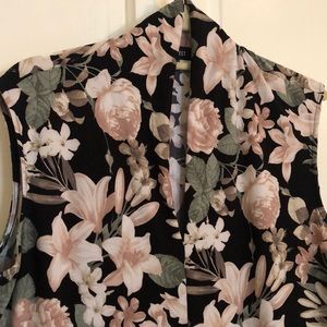 🏷 Nine West Black Floral sleeveless Top